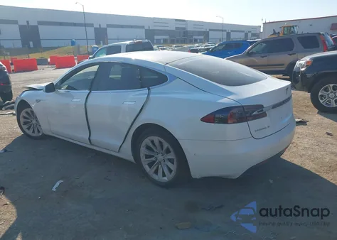 2016 Tesla Model S 60D/70D/75D/85D/90D z USA, uszkodzony, nr VIN 5YJSA1E21GF146232